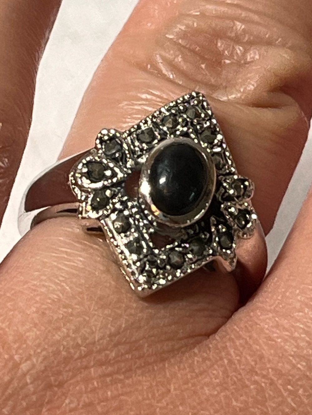 Sterling Silver Black Stone Vintage Ring
Marcasite
Size 7